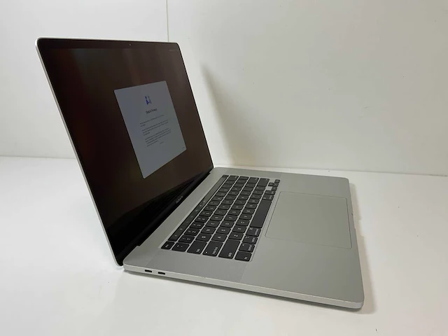Apple macbook pro 16”, hexacore i7, 32 gb ram, 512 gb ssd, amd radeon pro 5300m 4 gb laptop - afbeelding 2 van  7
