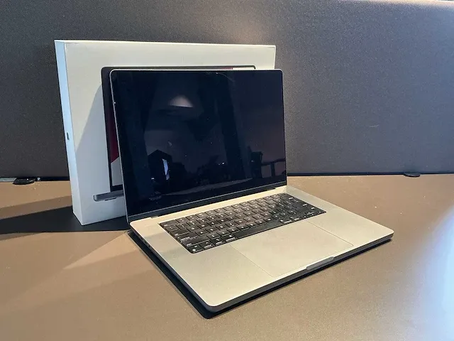 Apple macbook pro 16 inch (a2485) laptop - afbeelding 1 van  7