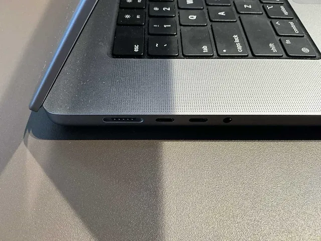 Apple macbook pro 16 inch (a2485) laptop - afbeelding 5 van  7