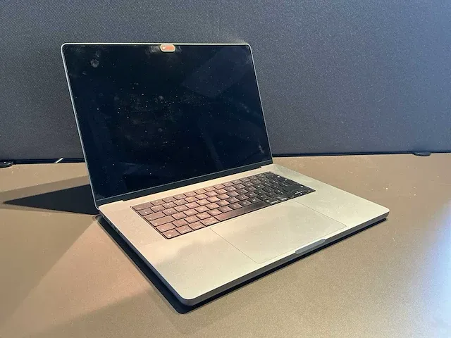 Apple macbook pro 16 inch (a2485) laptop - afbeelding 1 van  7