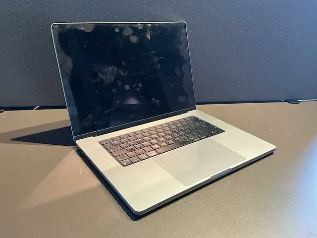 Apple macbook pro 16 inch (a2485) laptop - afbeelding 1 van  7