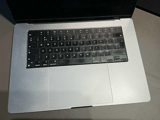 Apple macbook pro 16 inch (a2485) laptop - afbeelding 2 van  9