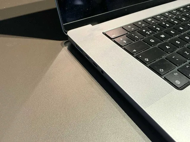 Apple macbook pro 16 inch (a2485) laptop - afbeelding 4 van  9