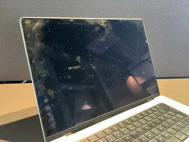 Apple macbook pro 16 inch (a2780) laptop - afbeelding 3 van  7