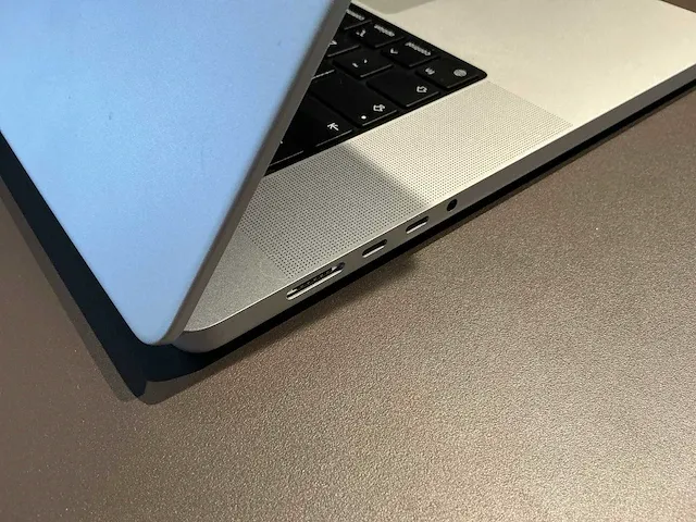 Apple macbook pro 16 inch (a2780) laptop - afbeelding 4 van  7