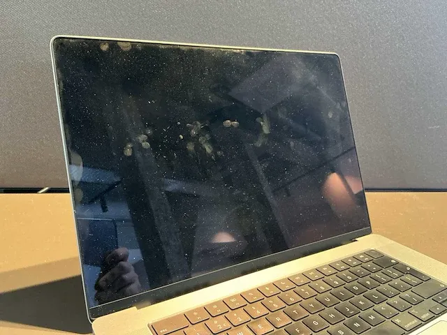 Apple macbook pro 16 inch (a2780) laptop - afbeelding 3 van  7