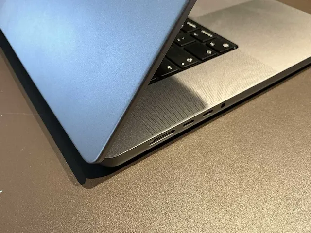 Apple macbook pro 16 inch (a2780) laptop - afbeelding 4 van  7