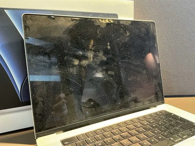 Apple macbook pro 16 inch (a2780) laptop - afbeelding 3 van  8