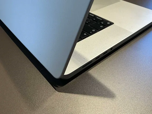 Apple macbook pro 16 inch (a2780) laptop - afbeelding 4 van  8
