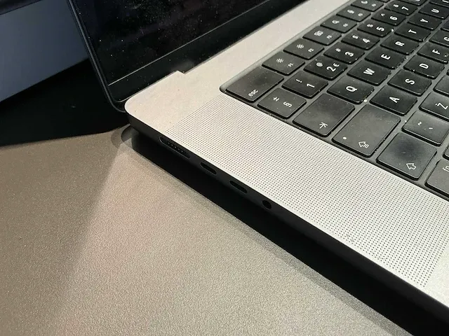 Apple macbook pro 16 inch (a2780) laptop - afbeelding 4 van  7