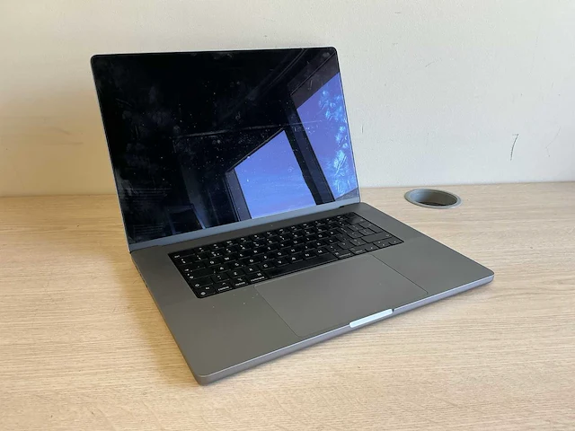 Apple macbook pro 16 inch m1 pro laptop - afbeelding 1 van  6