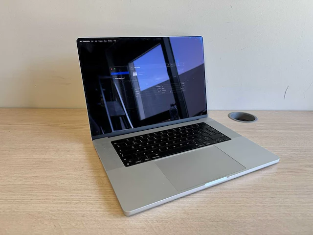 Apple macbook pro 16 inch m3 pro - afbeelding 1 van  6