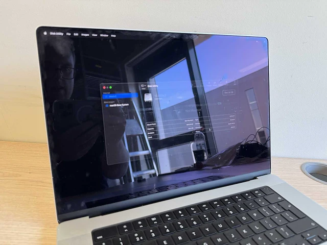 Apple macbook pro 16 inch m3 pro - afbeelding 3 van  6