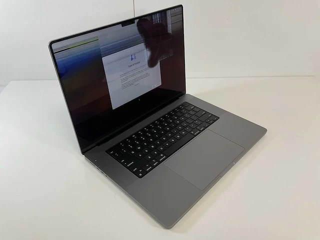 Apple macbook pro 16”, m1 pro, 16 gb ram, 500 gb nvme laptop - afbeelding 2 van  7