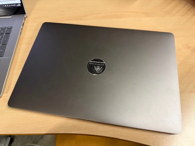 Apple macbook pro 2019 a2141. gewist, geen besturingssysteem aanwezig. geen lader - afbeelding 3 van  3