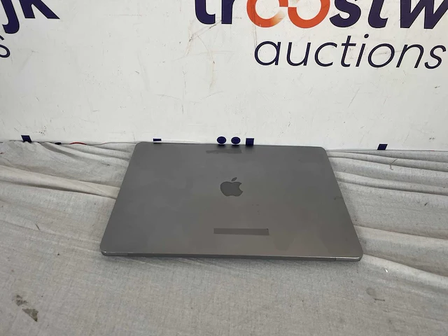 Apple macbook pro (2019) muhn2n/a - 13.3 inch - afbeelding 2 van  4