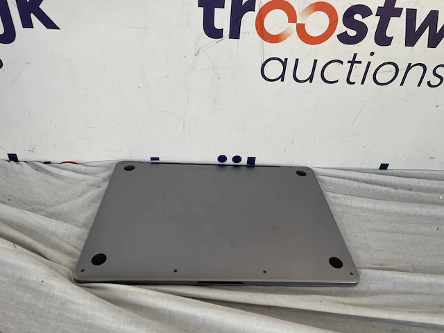 Apple macbook pro (2019) muhn2n/a - 13.3 inch - afbeelding 3 van  4