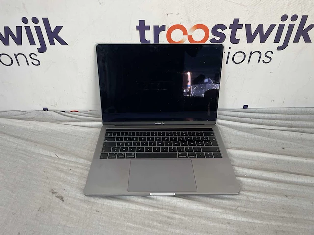 Apple macbook pro (2019) muhn2n/a - 13.3 inch - afbeelding 4 van  4