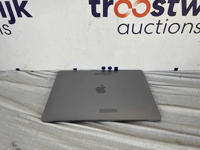 Apple macbook pro (2019) muhn2n/a - 13.3 inch - afbeelding 2 van  4