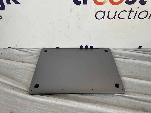 Apple macbook pro (2019) muhn2n/a - 13.3 inch - afbeelding 3 van  4