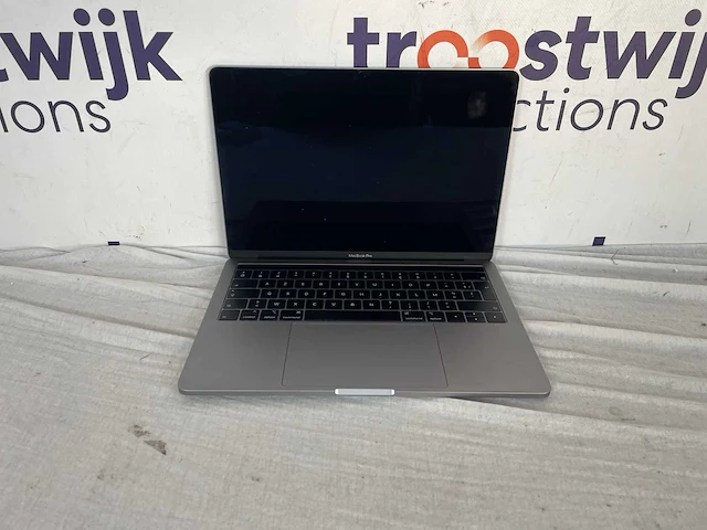 Apple macbook pro (2019) muhn2n/a - 13.3 inch - afbeelding 4 van  4