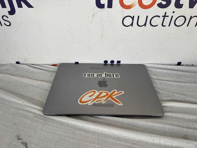 Apple macbook pro (2020) myd92fn/a- 13.3 inch - 512 gb - afbeelding 2 van  4