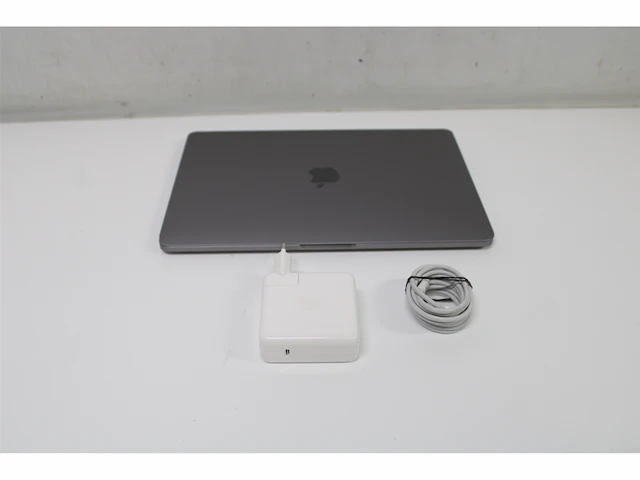 Apple macbook pro (2022) laptop mnej3fn/a 13.3 inch apple m2 512 gb spacegrijs azerty - afbeelding 2 van  4
