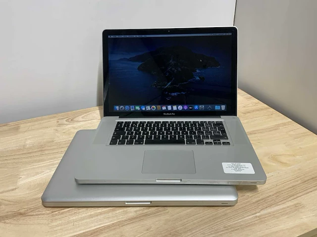 Apple macbook pro a1286 laptop (2x) - afbeelding 1 van  8