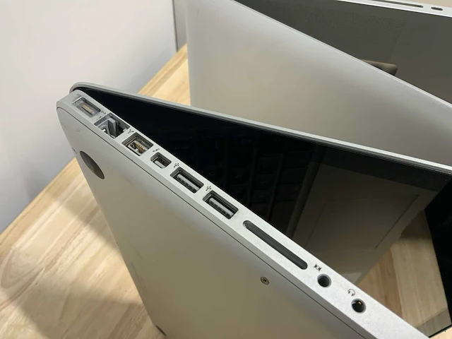 Apple macbook pro a1286 laptop (2x) - afbeelding 6 van  8