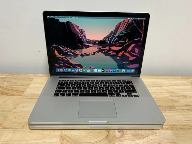 Apple macbook pro a1398(i7) laptop (2x) - afbeelding 1 van  8