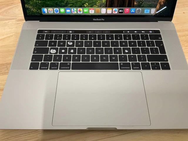 Apple macbook pro a1990 laptop - afbeelding 3 van  10