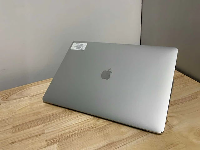 Apple macbook pro a1990 laptop - afbeelding 6 van  10