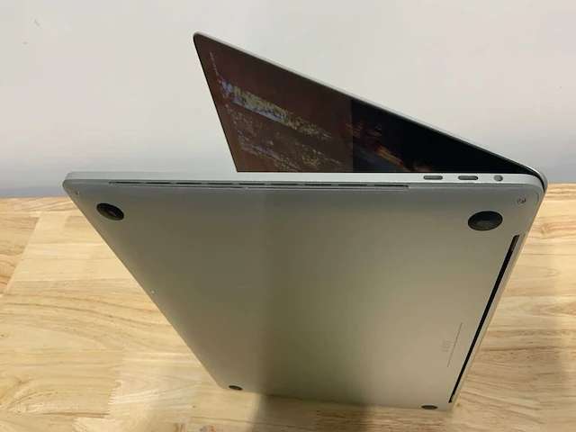 Apple macbook pro a1990 laptop - afbeelding 9 van  10