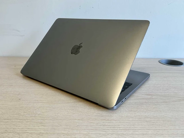 Apple macbook pro laptop - afbeelding 4 van  6