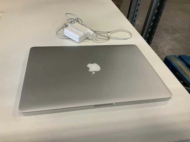 Apple macbook pro laptop - afbeelding 1 van  2