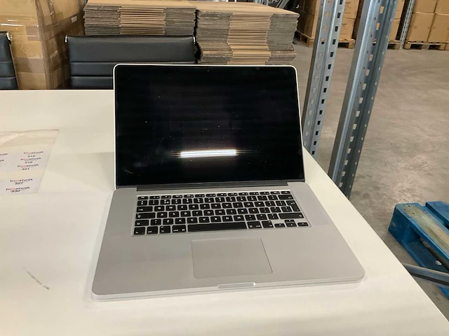 Apple macbook pro laptop - afbeelding 2 van  2