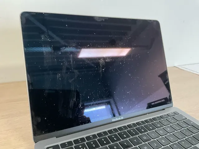 Apple macbookair10,1 - afbeelding 4 van  8
