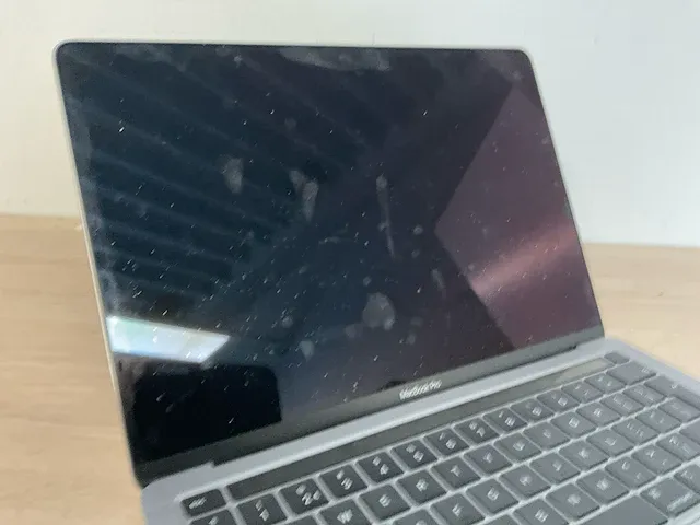 Apple macbookpro17,1 - afbeelding 4 van  7