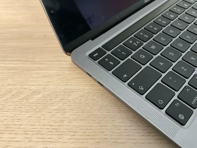 Apple macbookpro17,1 - afbeelding 2 van  7