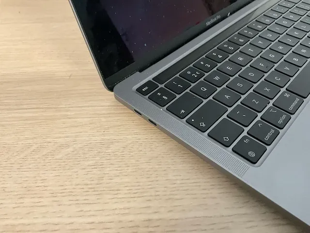 Apple macbookpro17,1 - afbeelding 2 van  6