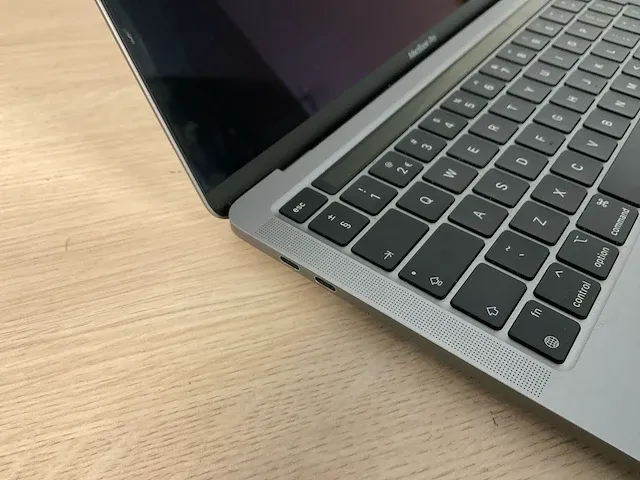 Apple macbookpro17,1 - afbeelding 2 van  7