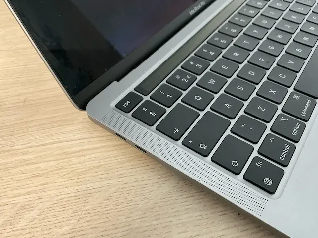 Apple macbookpro17,1 - afbeelding 3 van  7