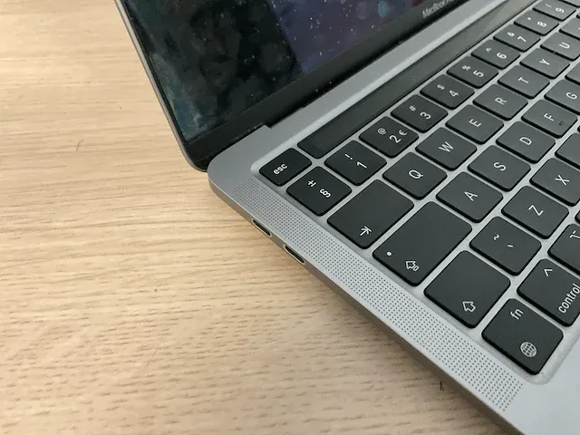 Apple macbookpro17,1 - afbeelding 2 van  6