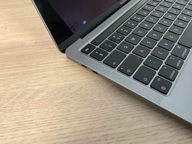 Apple macbookpro17,1 - afbeelding 2 van  6