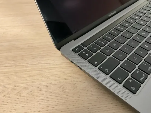 Apple macbookpro17,1 - afbeelding 2 van  7