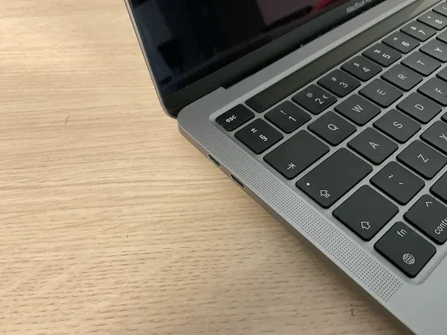 Apple macbookpro17,1 - afbeelding 2 van  7