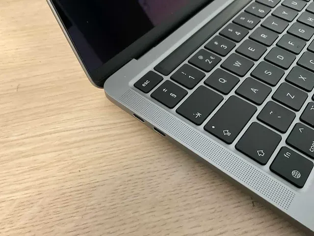 Apple macbookpro17,1 - afbeelding 2 van  6