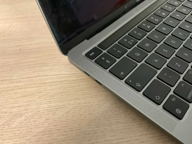 Apple macbookpro17,1 - afbeelding 2 van  7