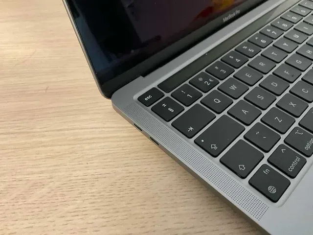Apple macbookpro17,1 - afbeelding 2 van  6