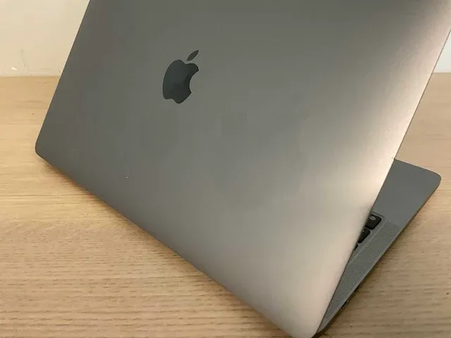 Apple macbookpro17,1 - afbeelding 9 van  10